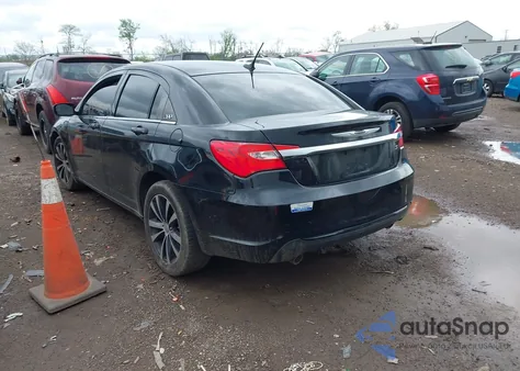 2014 Chrysler 200 Touring z USA, uszkodzony, nr VIN 1C3CCBBG2EN120150